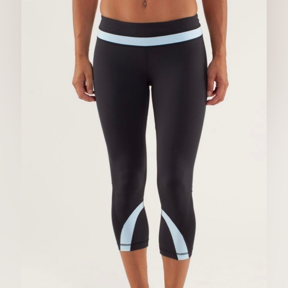 Lululemon Run: Inspire Crop II
Deep Coal / Caspian Blue size 8
